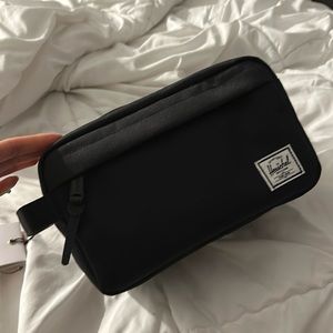 Herschel pouch